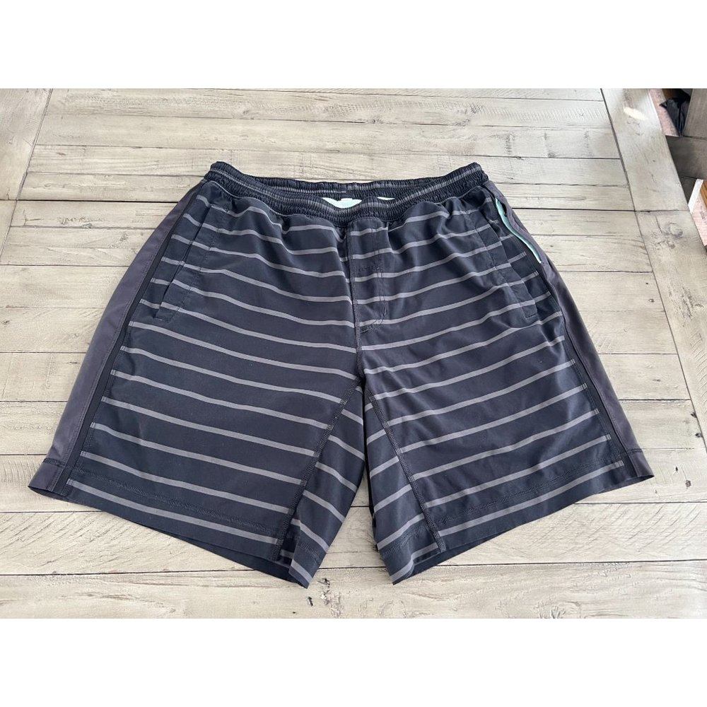 Lululemon Men's Pace Breaker Short 9" Black Grey Stripe - Size XXL - Picture 2 of 3